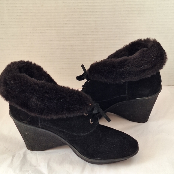 B Makowsky Nellie Black Suede Oxford Wedge Booties 7.5 - Picture 3 of 11